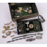 Box of Victorian and later jewellery.