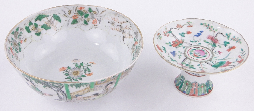 A 19th century Chinese porcelain bowl, with painted figures in Court gardens, - Bild 2 aus 3