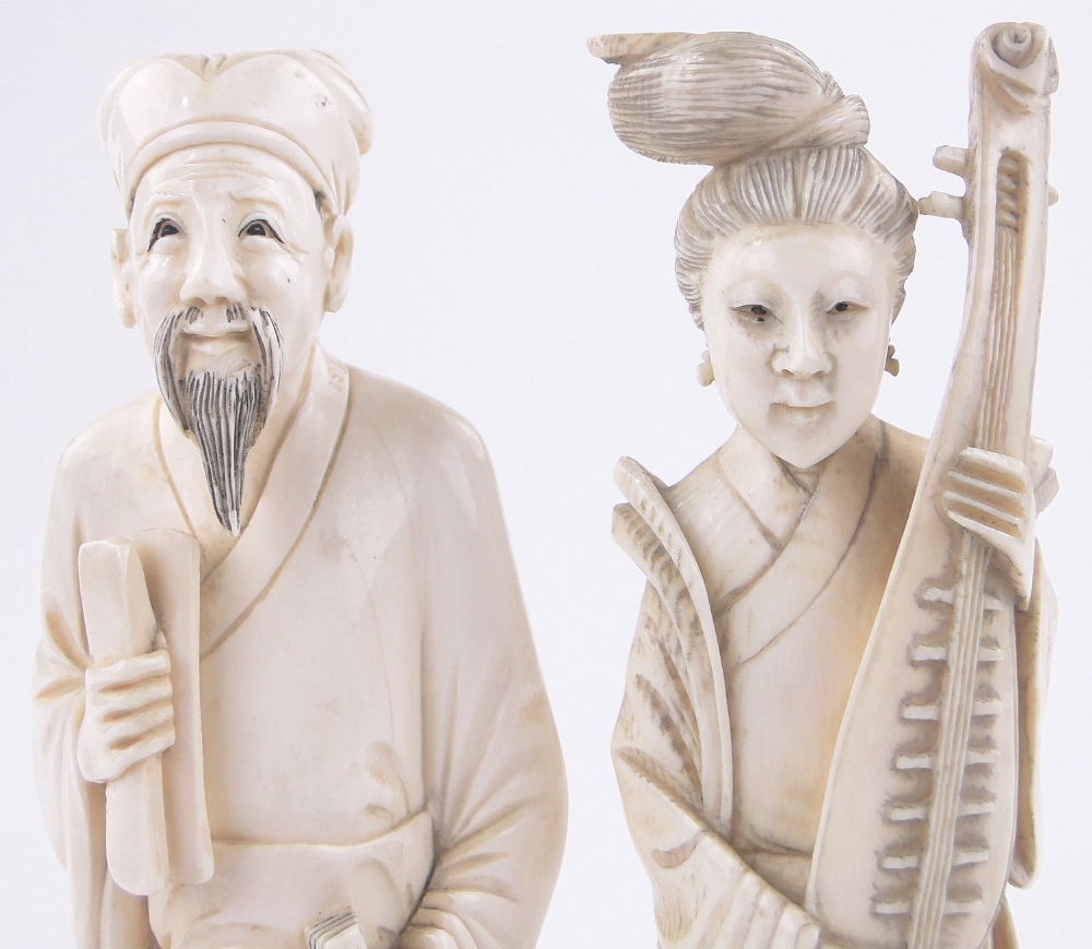 Pair of Chinese carved ivory Okimono figures, a female musician and a Sage, - Bild 3 aus 3