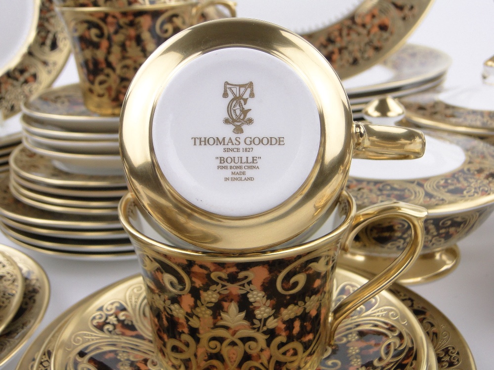 An extensive Thomas Goode boulle pattern fine bone china tea and dinner service for 8-people. - Image 3 of 3