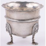 An Edwardian circular silver sugar bowl, with lion mask feet, Birmingham 1908, 5oz, diameter 9cm.
