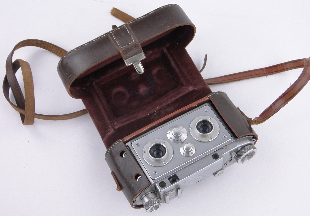 A Jules Richard of Paris stereoscopic camera, leather cased. - Image 3 of 3