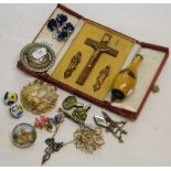 A cased crucifix and figures, costume jewellery and a Mauchline Ware bottle holder.
