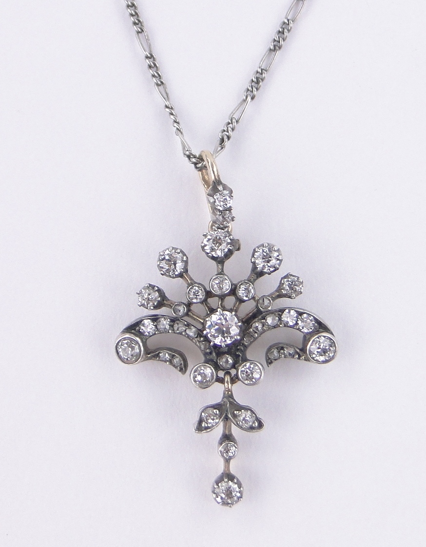 A fine quality Belle Epoque diamond fan shaped pendant circa 1910, - Image 2 of 5