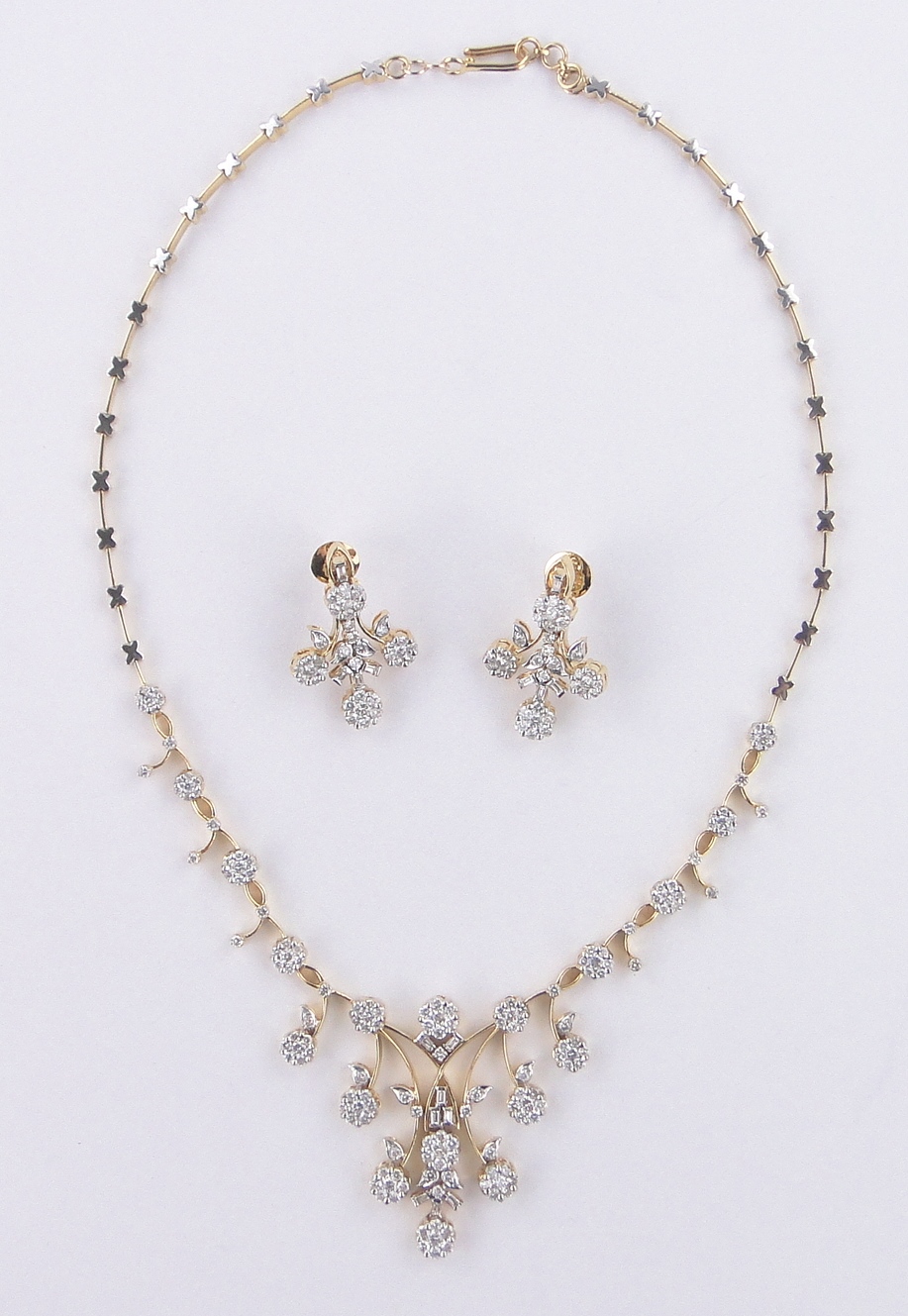 A fine quality 18ct gold diamond necklace and pair of matching earrings, - Image 2 of 4