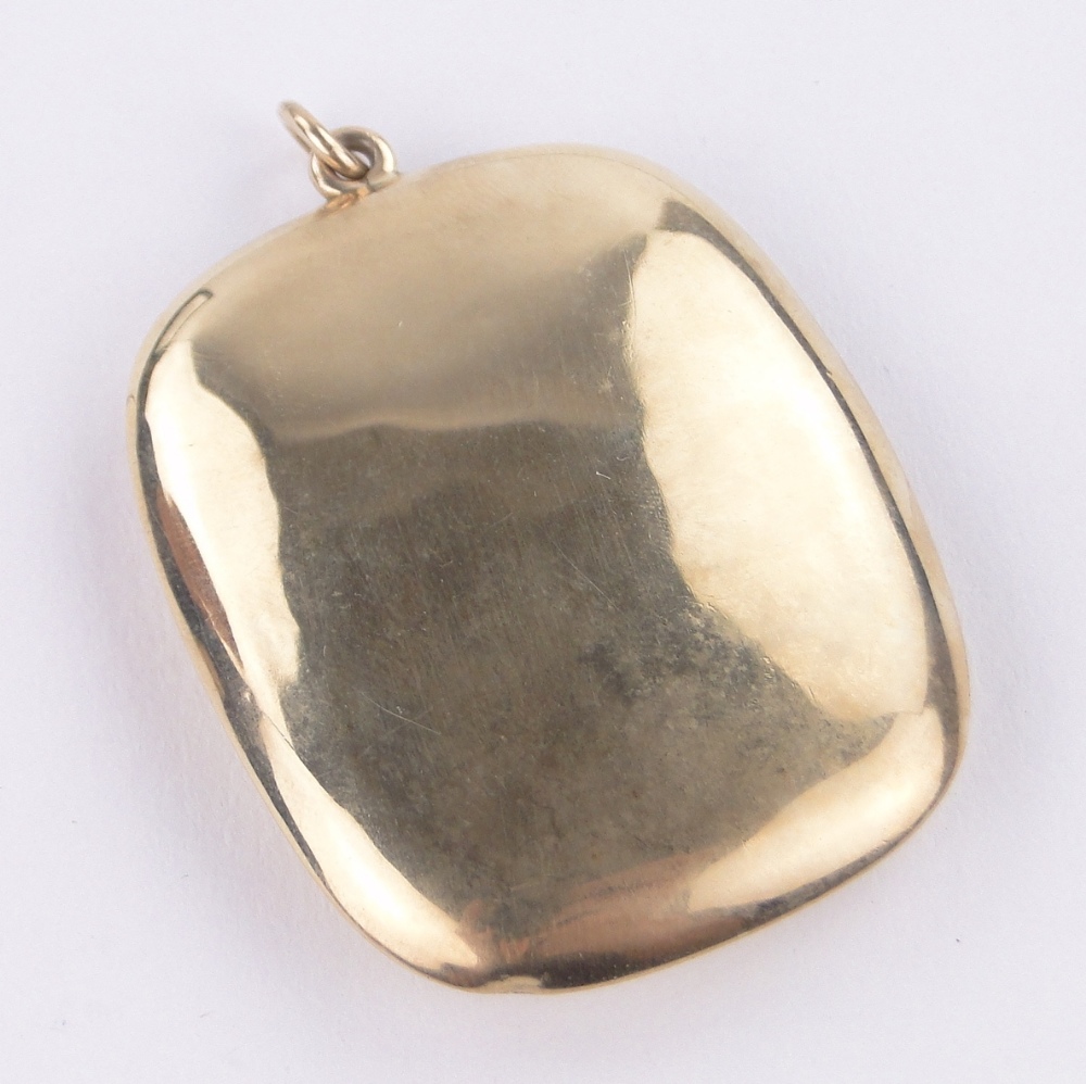 An Edwardian 9ct gold pendant compact/pillbox, inset mirror inside the lid, - Image 4 of 4