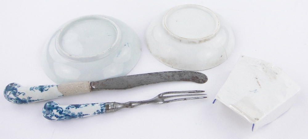 A group of early English porcelain, including a rare blue and white asparagus dish, (5). - Image 2 of 3