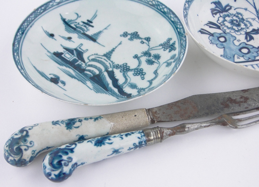 A group of early English porcelain, including a rare blue and white asparagus dish, (5). - Image 3 of 3