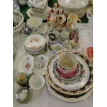 Ornaments, decorative plates, Imari vase, etc.