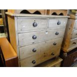 A Victorian pine 5-drawer chest.