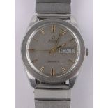 A gent's Omega Seamaster automatic wristwatch, stainless steel case and strap with calendar,