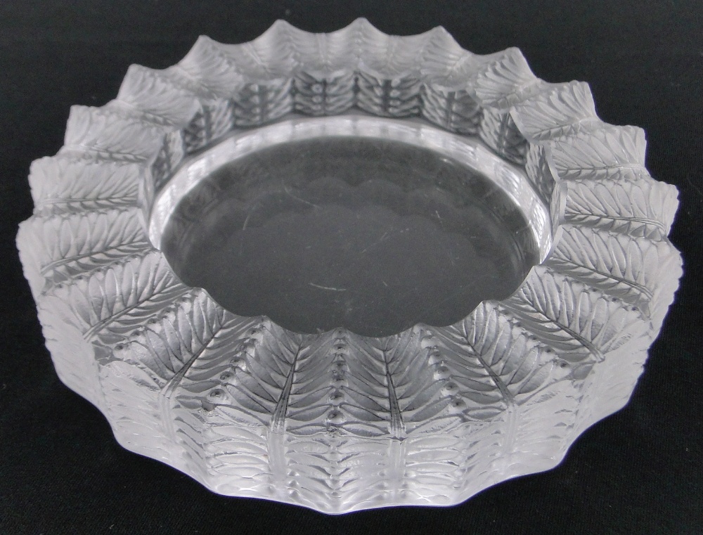 A Rene Lalique Jamaica pattern glass ashtray, relief moulded surround, diameter 14cm.