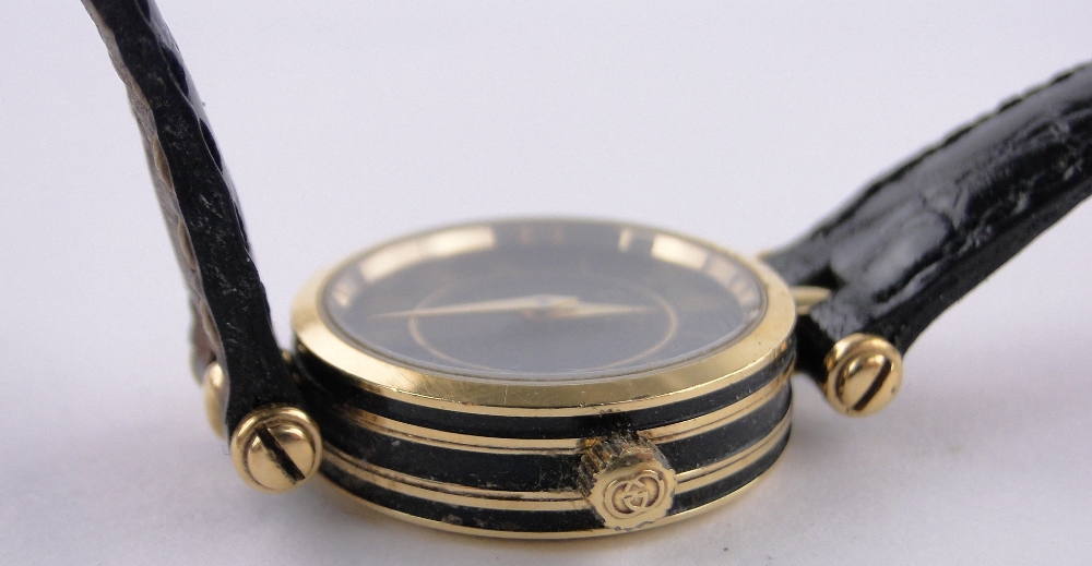 A lady's Gucci 2040L quartz wristwatch, gold plated case with black dial, case width 22mm. - Image 3 of 5