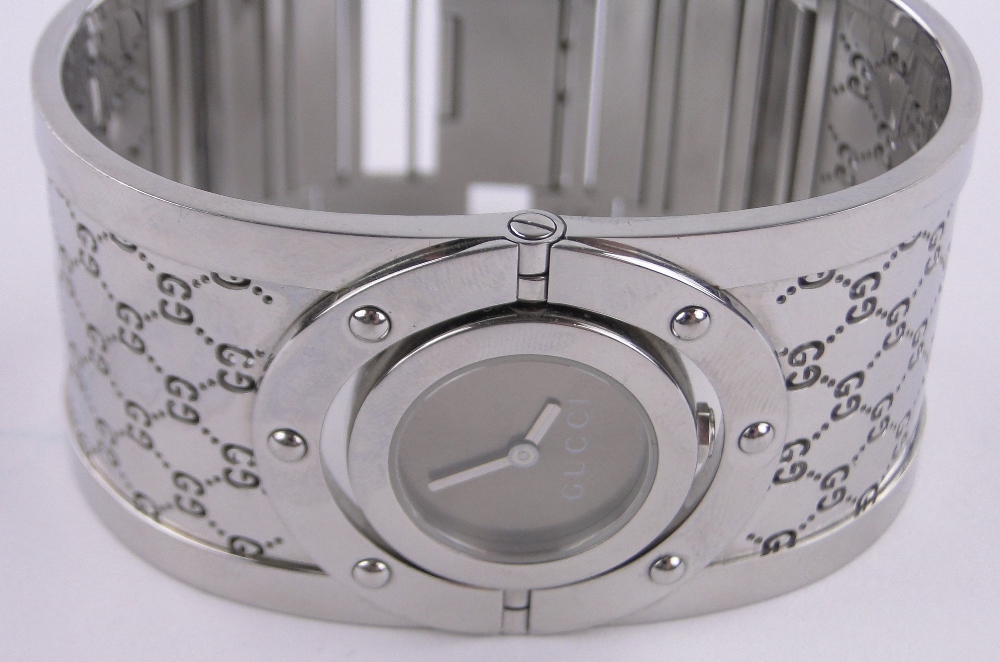 A lady's Gucci bangle wristwatch, stainless steel case, series 112, serial no. - Image 3 of 5