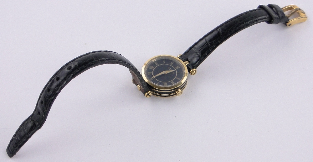 A lady's Gucci 2040L quartz wristwatch, gold plated case with black dial, case width 22mm. - Image 2 of 5