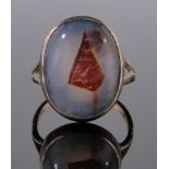 A 9ct gold agate set ring, panel height 17mm.