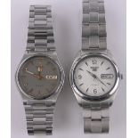 2 Gent's Seiko automatic wristwatches, case width 38mm with calendar, both in working order.