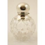 Edwardian silver mounted glass scent flask, London 1901,