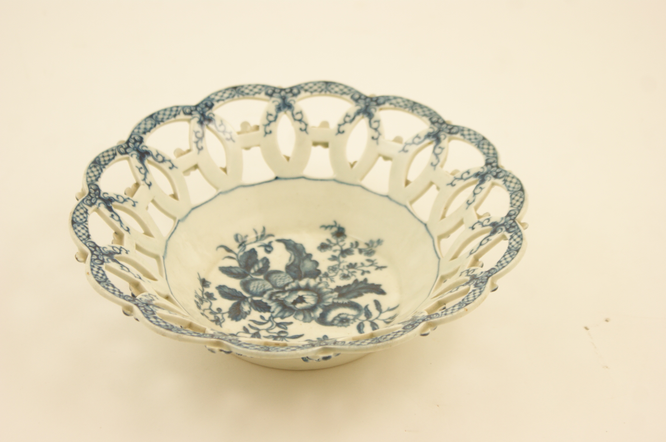 Worcester pine cone patterned table basket, circa 1770, - Image 2 of 2