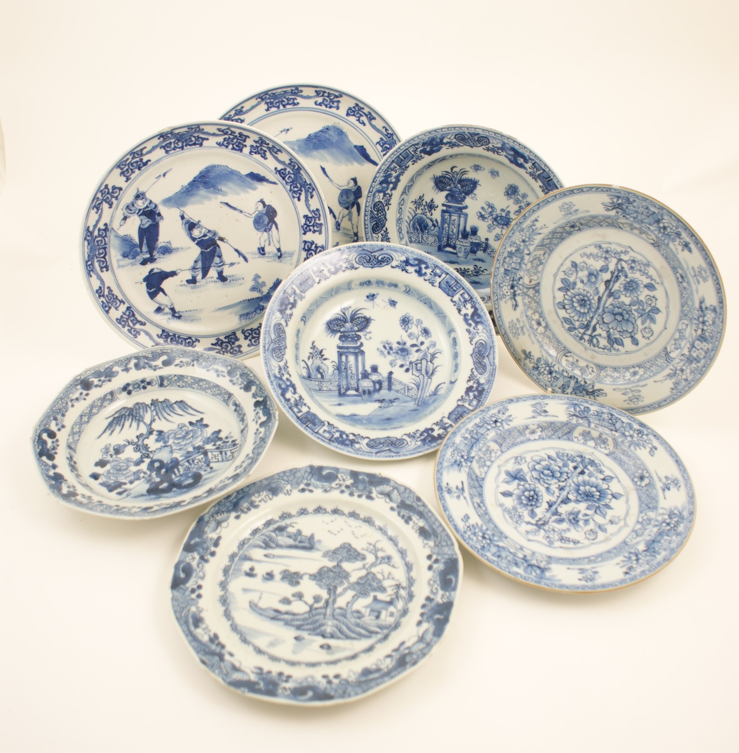 Selection of Chinese blue and white Export plates,
