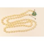 Cultured pearl necklace, well matched and uniformly sized pearls approx.