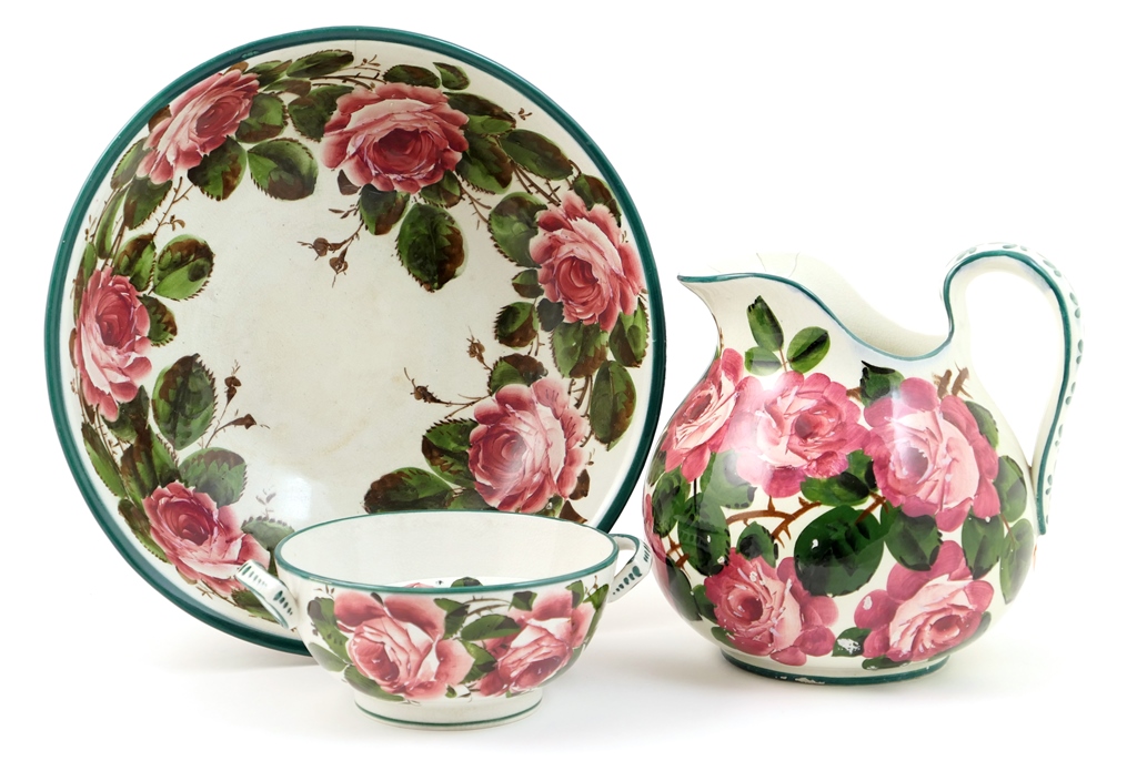 Wemyss part toilet set, boldly decorated with pink roses within a green line border,