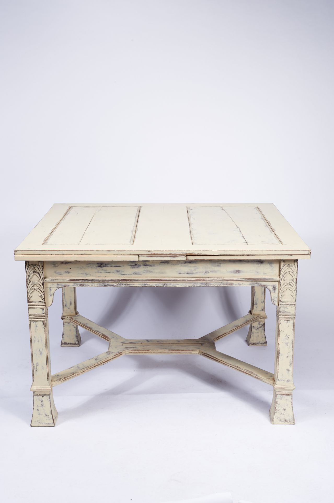 A Dining Room Table decapé painted wood two pull-out boards English 19th C. (1st half) minor defects