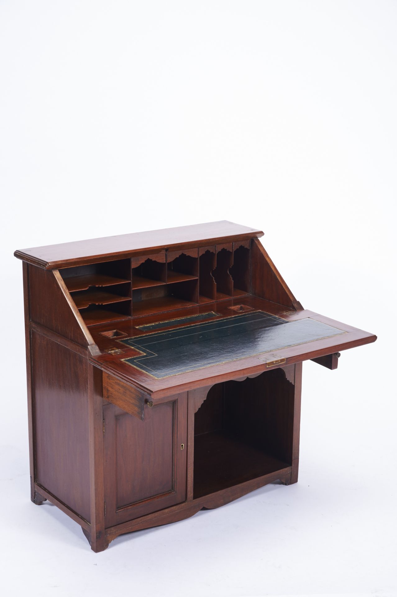 A Small Bureau mahogany lower body with door open space and two drawers interior with pigeon holes - Bild 2 aus 2