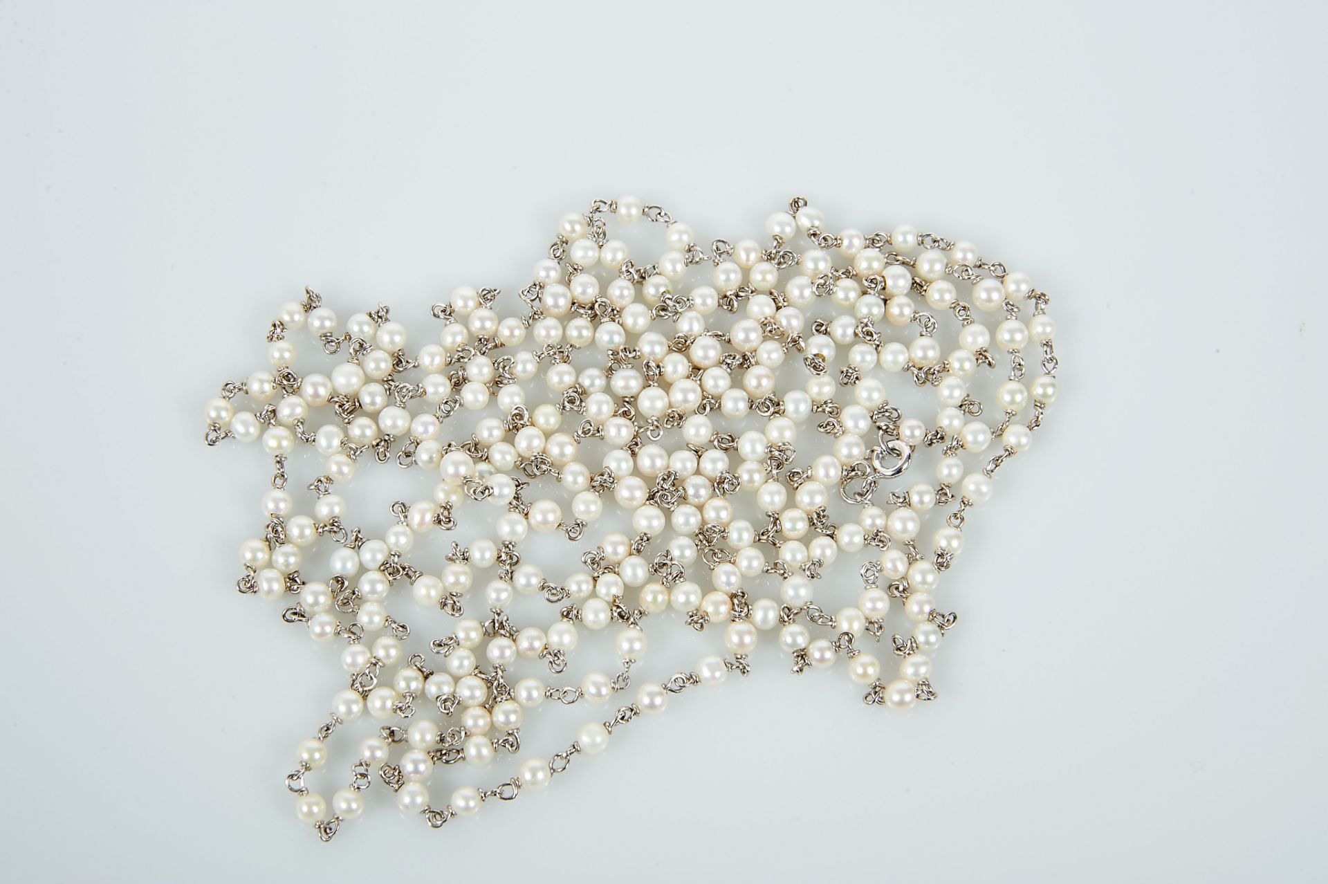 A Necklace, 800/1000 white gold meshed culture pearls (4,5mm)ed, Portuguese, Oporto mark (post - Bild 3 aus 3