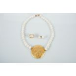 A Parure - Necklace, Ring and a Pair of Earrings, freshwater pearls and 800/1000 gold, matte