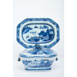 An Octagonal Tureen with Stand, Chinese export porcelain, blue decoration "Oriental landscape",