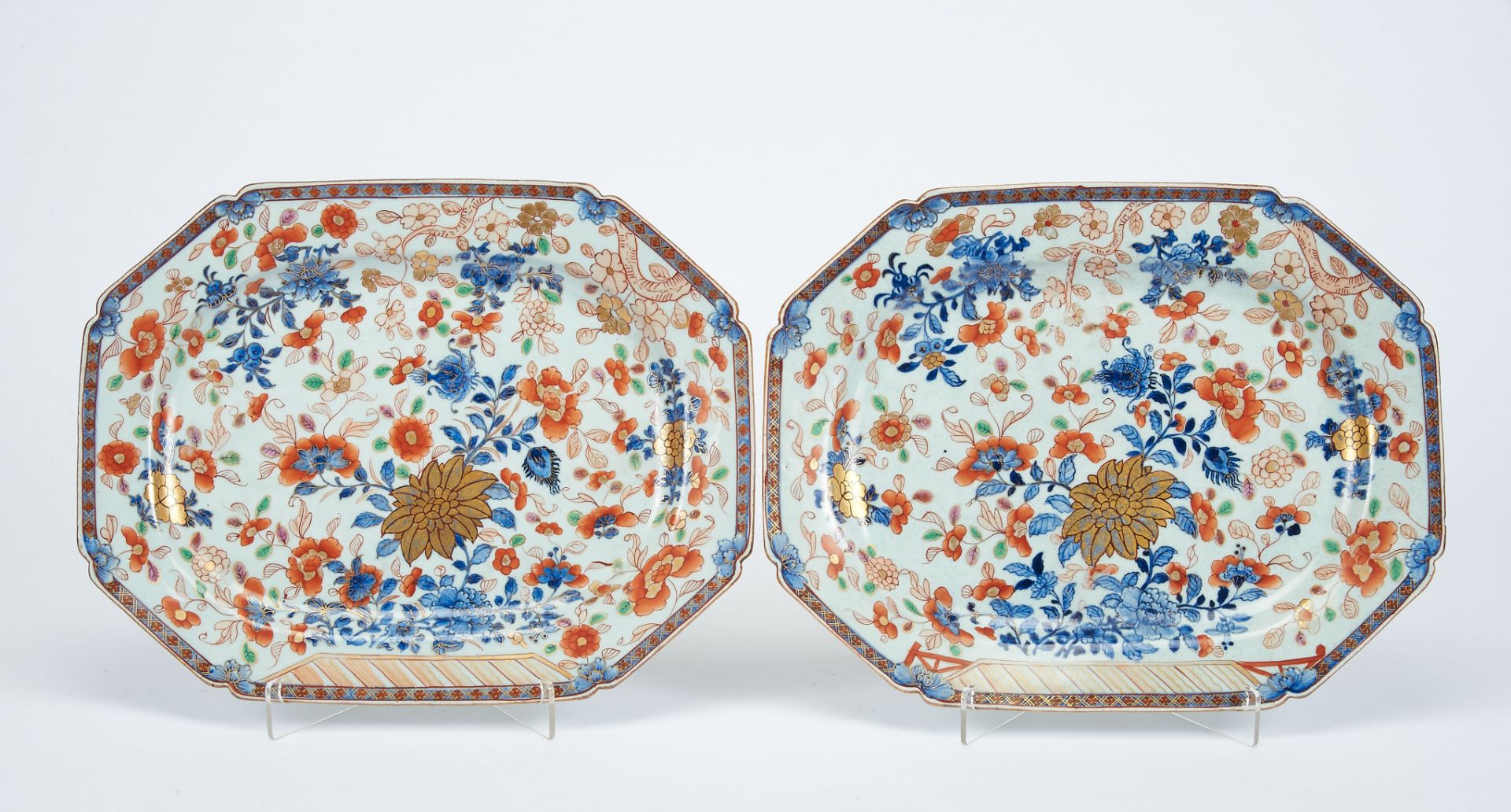 A Pair of Large Octagonal Platters, Chinese export porcelain, blue and rouge-de-fer decoration "