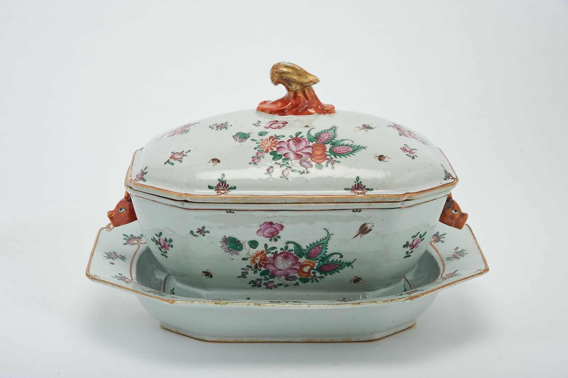 An Octagonal Tureen with Stand, Chinese export porcelain, polychrome and gilt decoration "