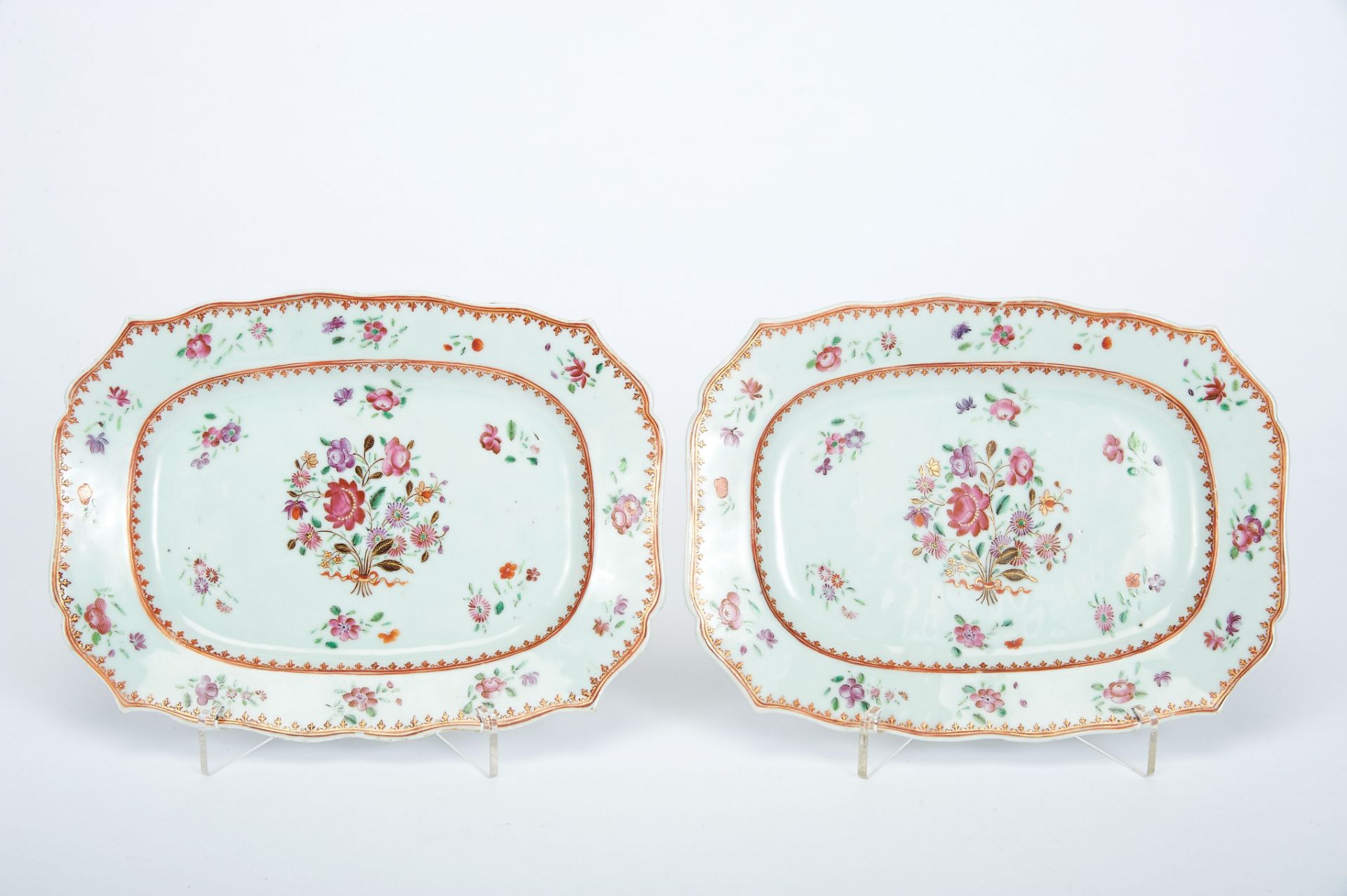 A Pair of Scalloped Dishes, Chinese export porcelain, polychrome and gilt decoration "Flowers",