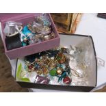 A quantity of costume jewellery