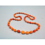 An amber bead necklace, 89.2 grams