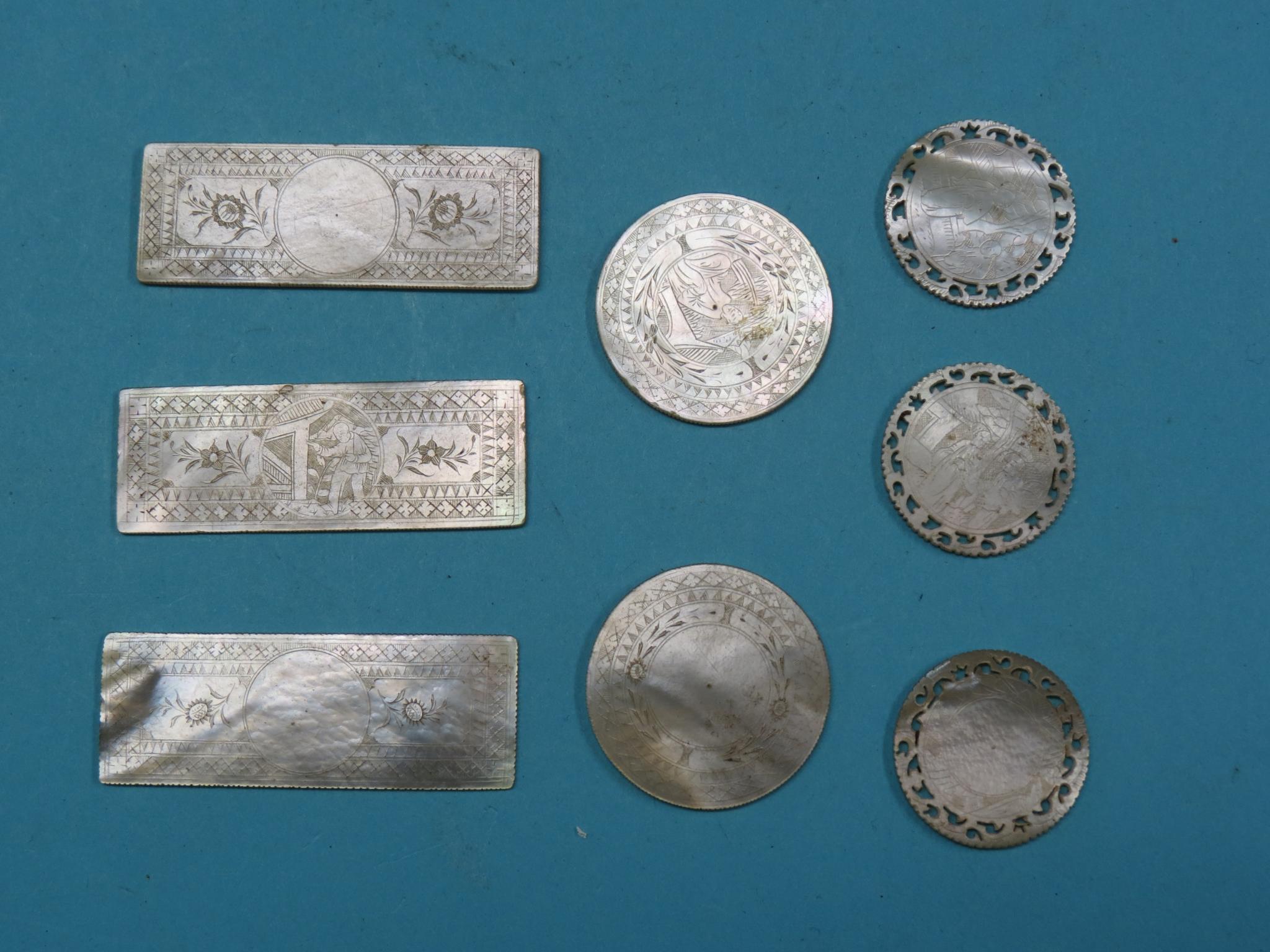 Eight various engraved mother of pearl gaming counters, further coloured bone gaming counters, - Image 4 of 4