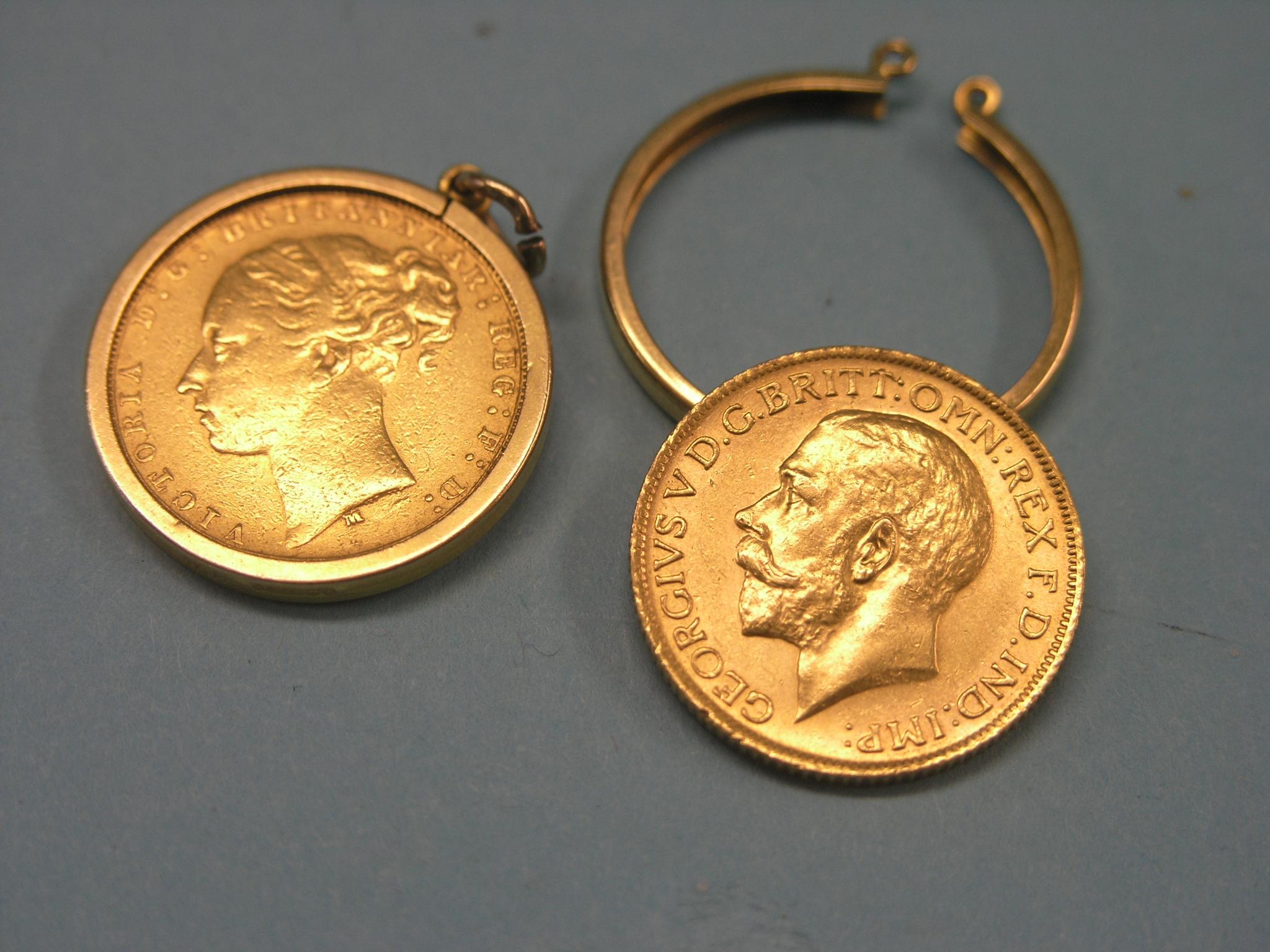 Two gold sovereigns, 1879, 1914, each within 9ct. gold mount - Image 2 of 2