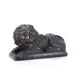 Piccola figura di leone in legno intagliato, XIX secolo, - cm 24x16 - Start price : [...]