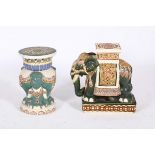 Coppia di sgabelli diversi in ceramica, Cina XX secolo, - decorati con elefanti e [...]