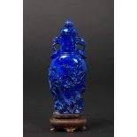 A small lapis lazuli vase with dragon in relief, China, early 20th century - Jen [...]