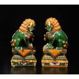 A pair of Sancai porcelain Pho dogs, China, Qing Dynasty, 19th century - h cm 57 - [...]