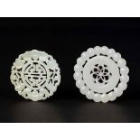 Two fretworked white jade plaques, China, early 20th century - cm 5 e 5,5 - Start [...]