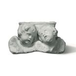 A pair of cherubs in carved white marble. Italian Baroque art from the 17th century - [...]