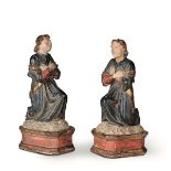 A pair of praying figures in polychrome wood and gilded wood. School from Veneto, [...]