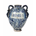 Orcio Roma, prima metà del XVII secolo, - Maiolica monocroma blu. Altezza cm 36,5. [...]