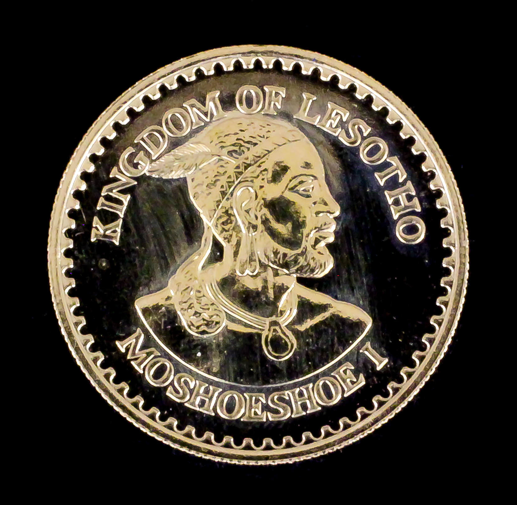 A Kingdom of Lesotho fine gold proof coin depicting Moshoeshoe I and commemorating International - Image 2 of 2
