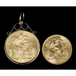 A George V 1913 Sovereign (fair/fine) in 9ct gold pendant mount (gross weight 9.1 grammes) and a