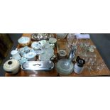 A QUANTITY OF DOMESTIC CHINA AND GLASSWARES