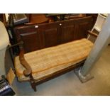 AN ANTIQUE SMALL OAK SETTLE